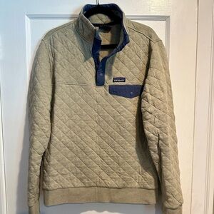Patagonia Men’s 4 button Sweatshirt - Medium - Tan with Blue